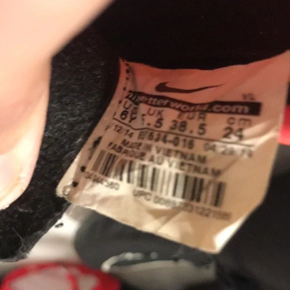 Soccer cleats - Picture 4 of 7